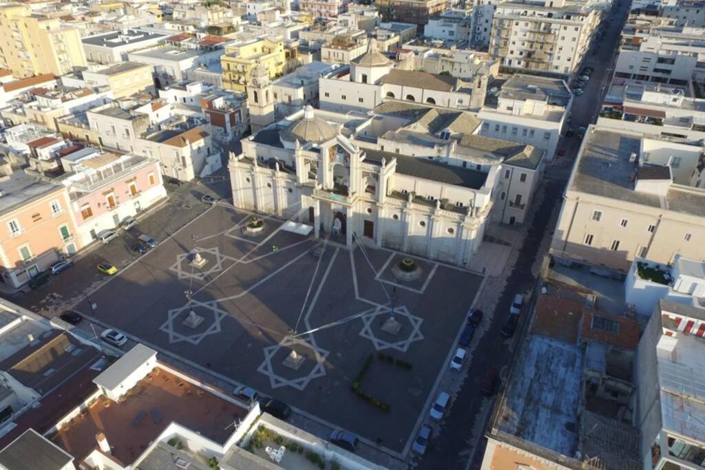 Domus Elegans In Centro Villa Manfredonia Exterior photo