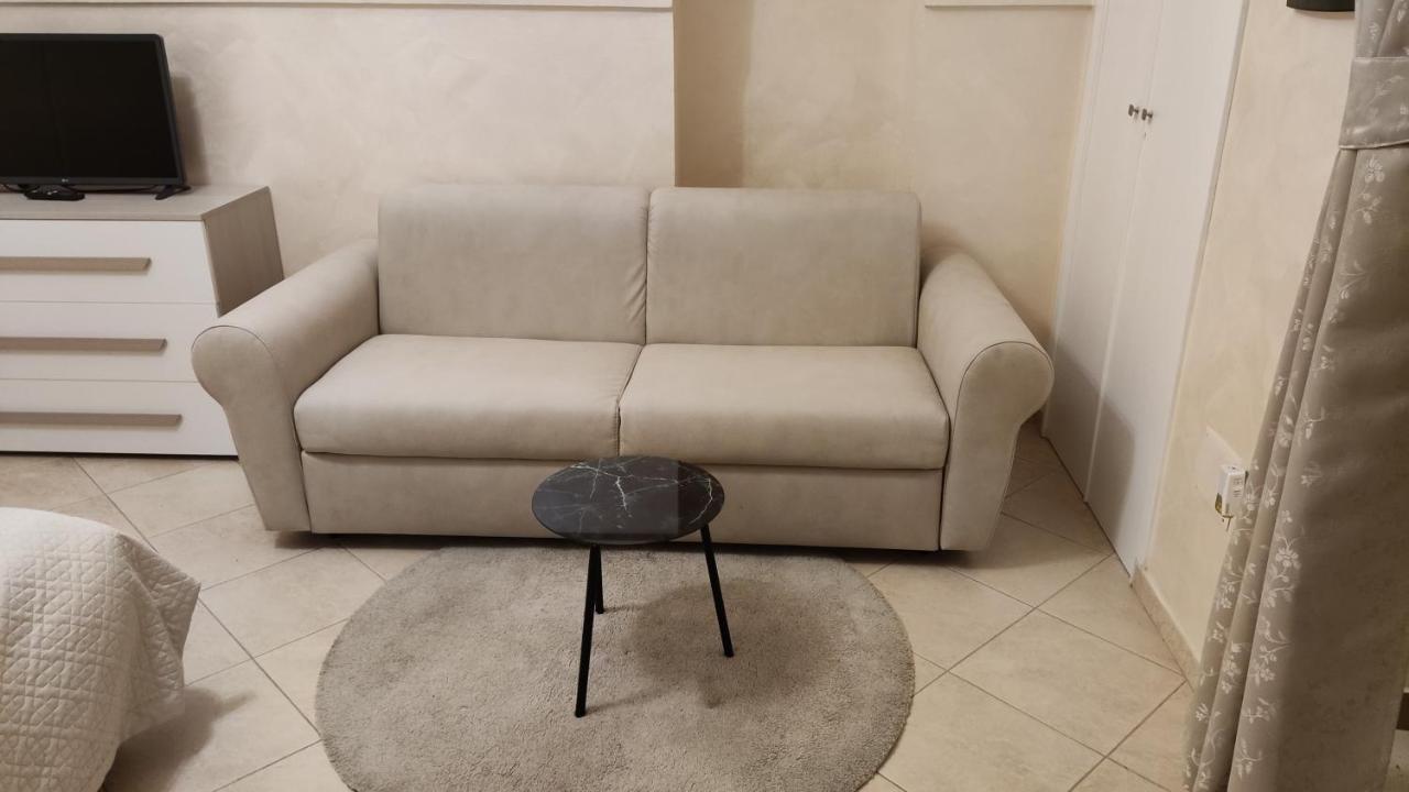 Domus Elegans In Centro Villa Manfredonia Exterior photo